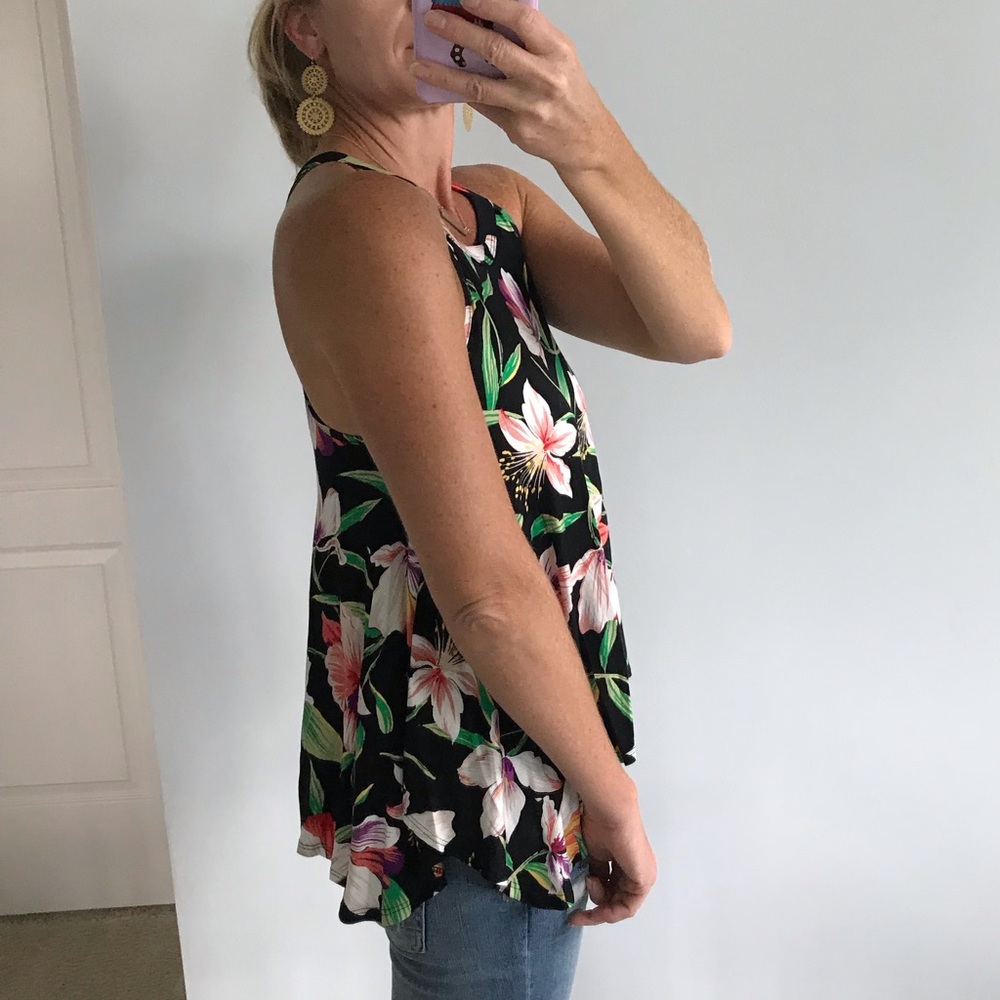 Black Floral Tank - Picture 4 of 6